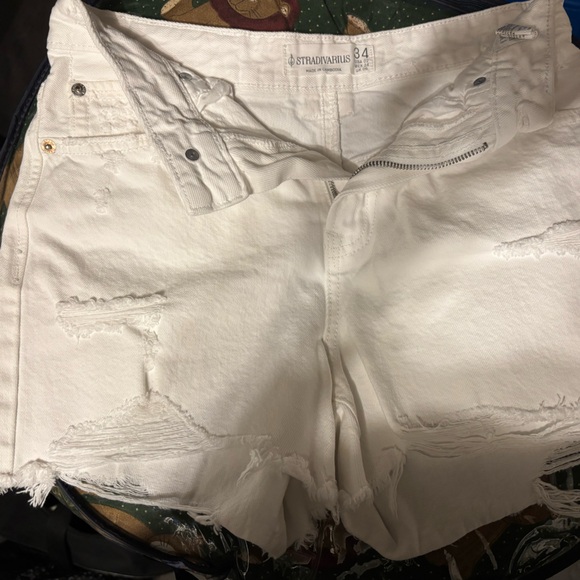 Stradivarius shorts size 2 - Picture 3 of 3